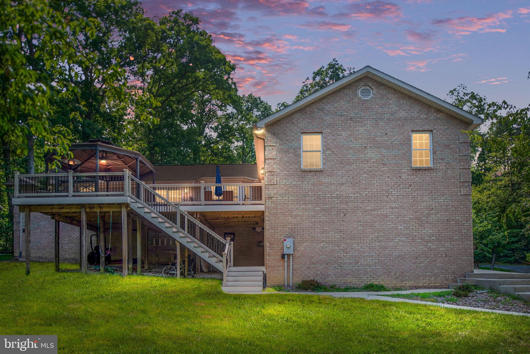 72 Forest Ln