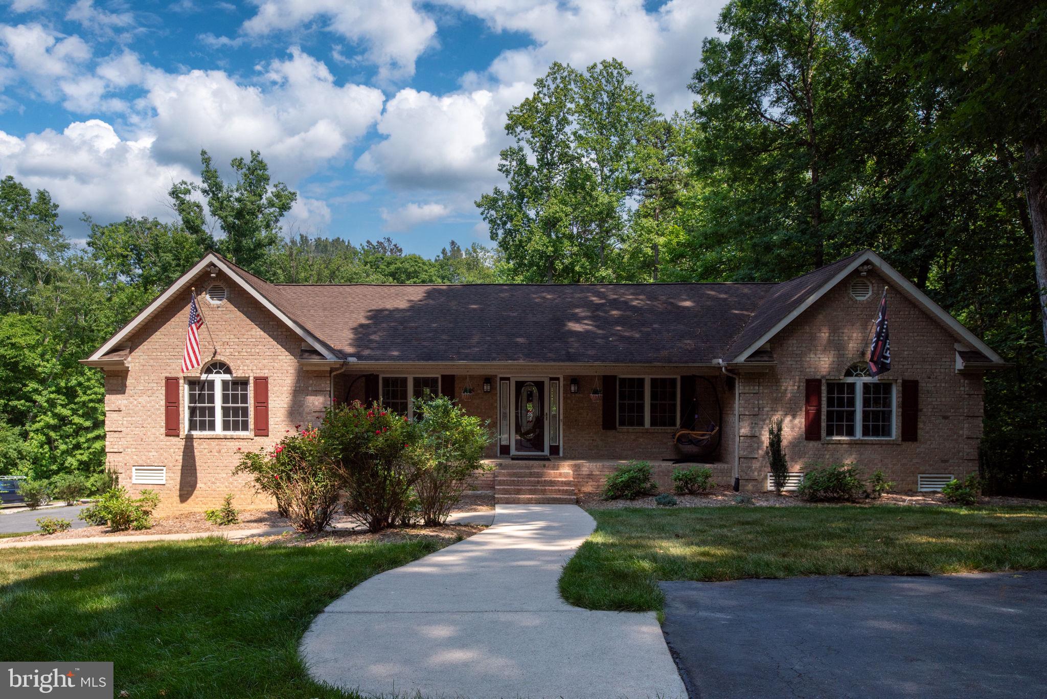 72 Forest Ln