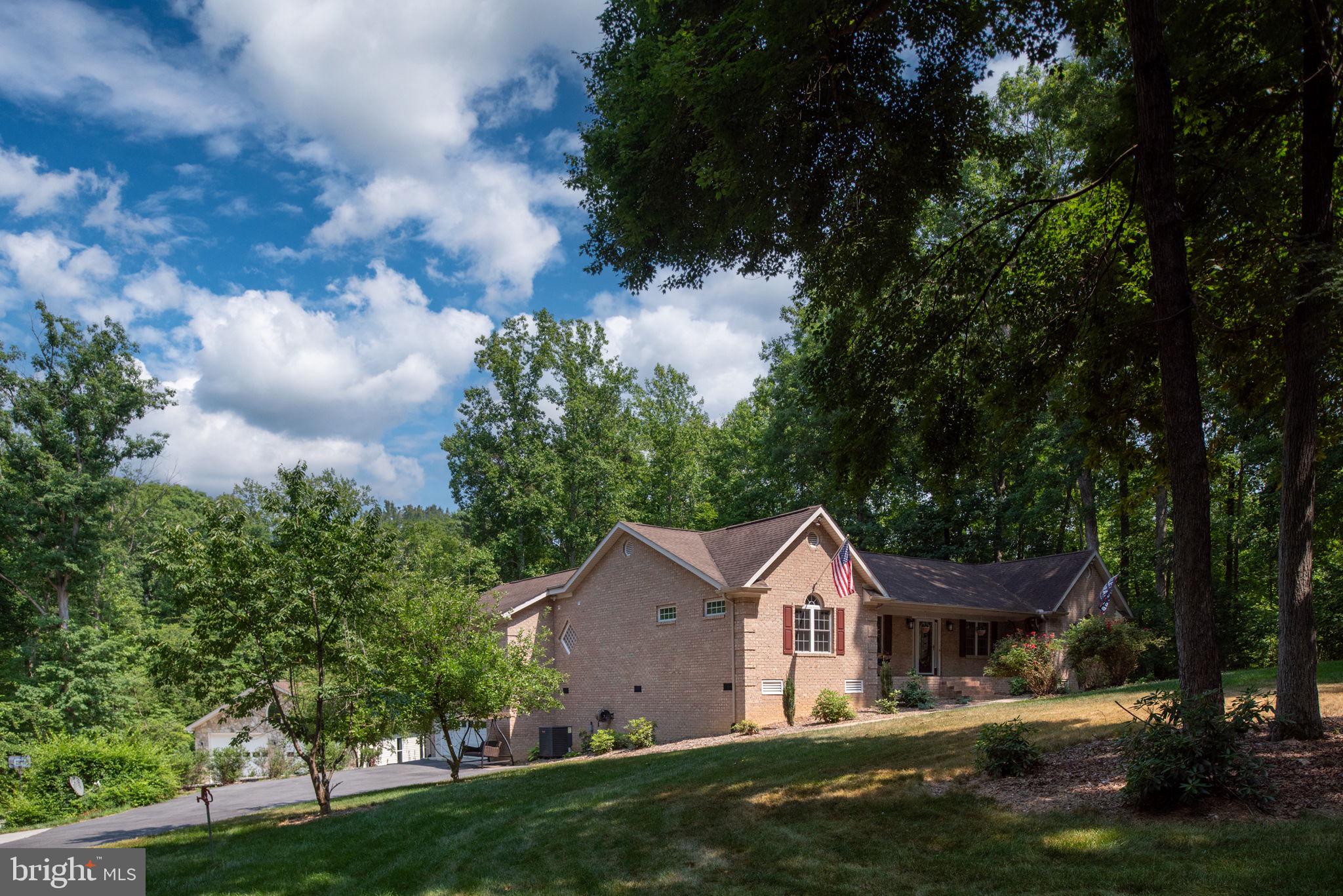 72 Forest Ln