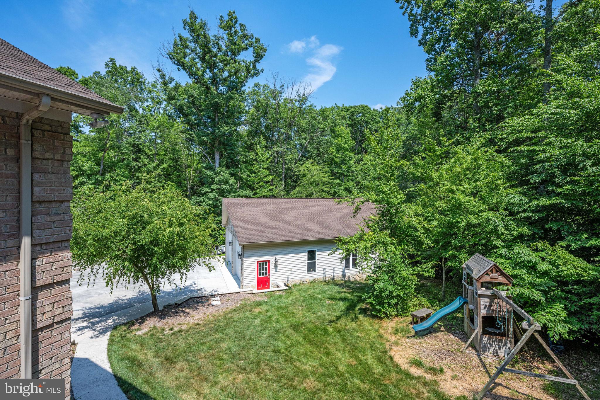 72 Forest Ln