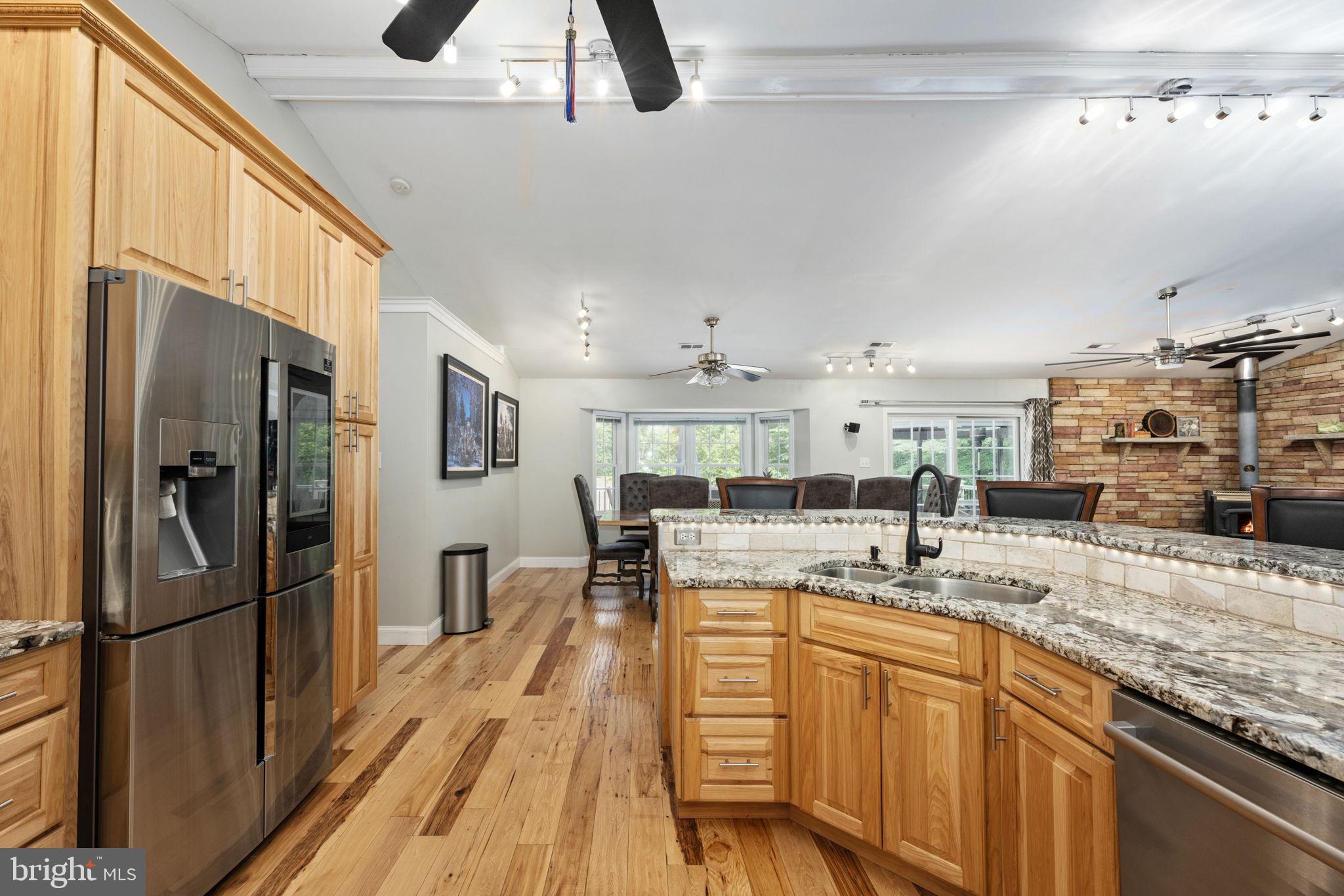 72 Forest Ln