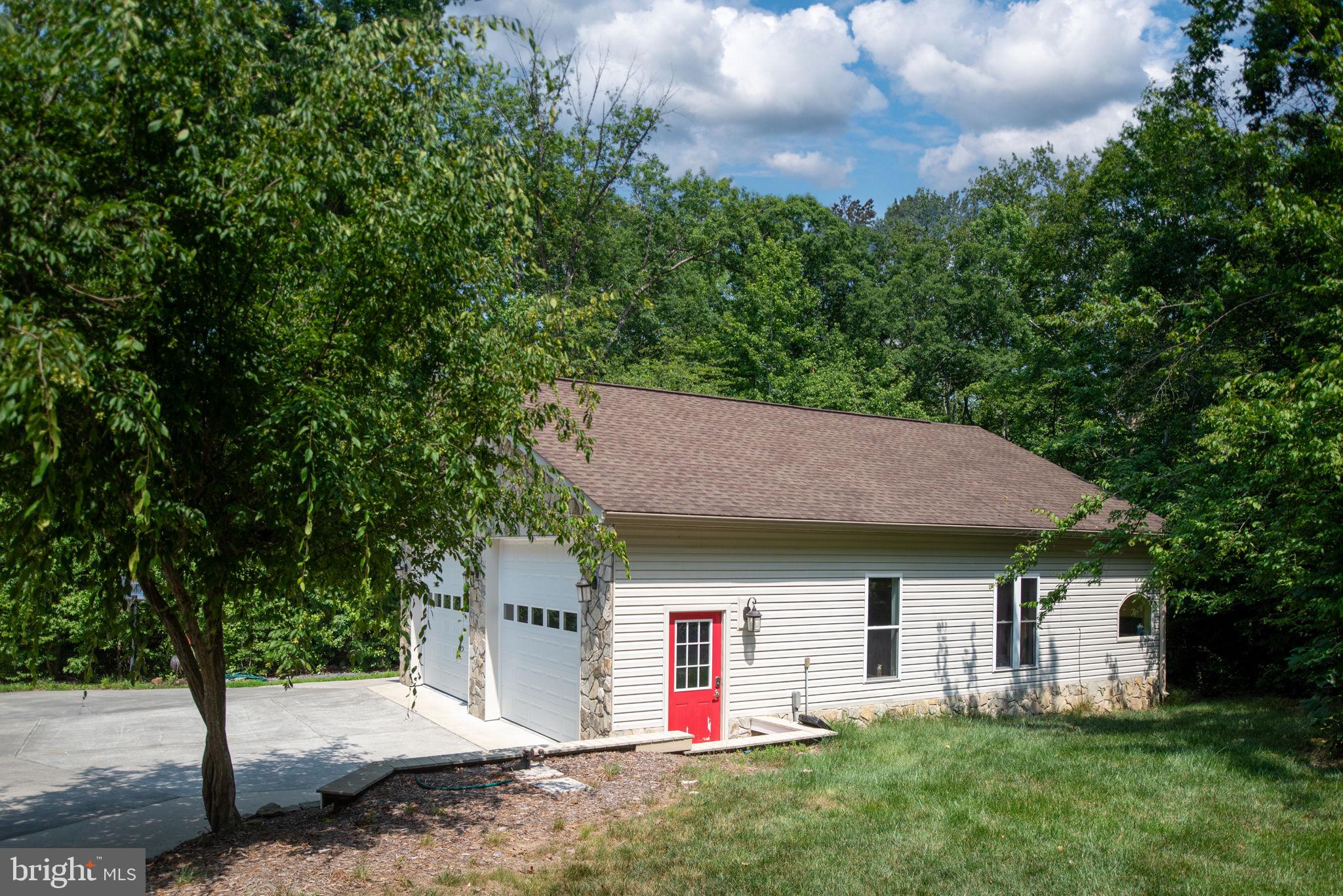 72 Forest Ln