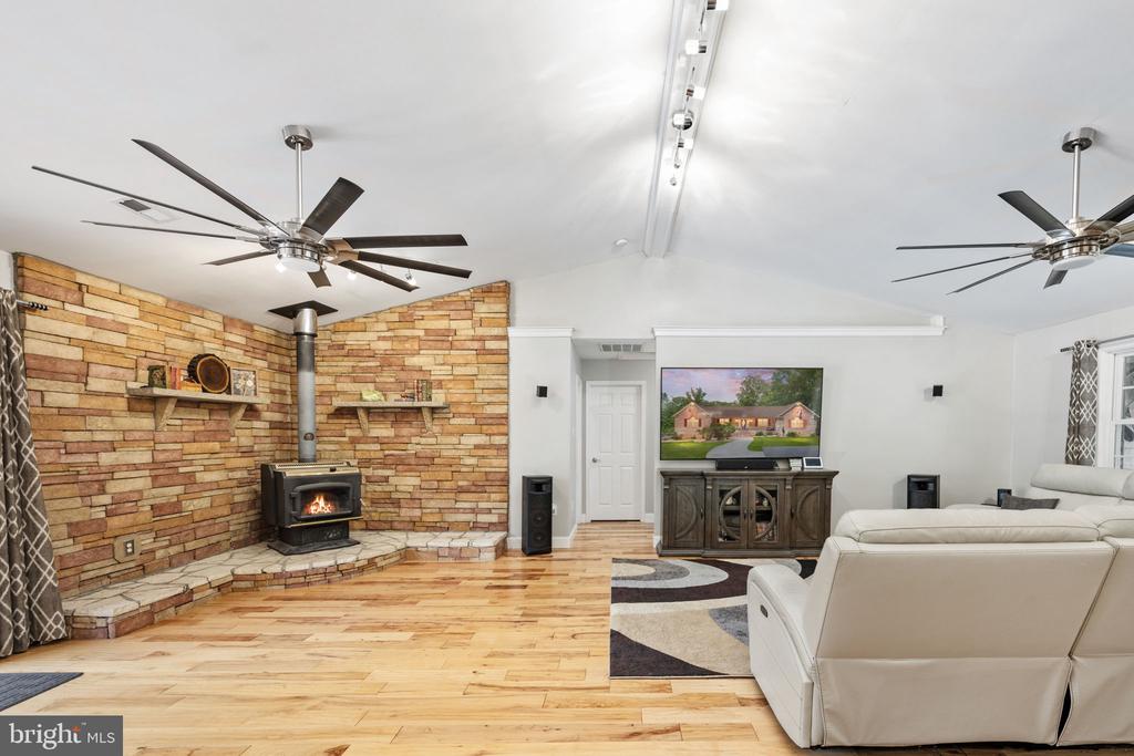 72 Forest Ln