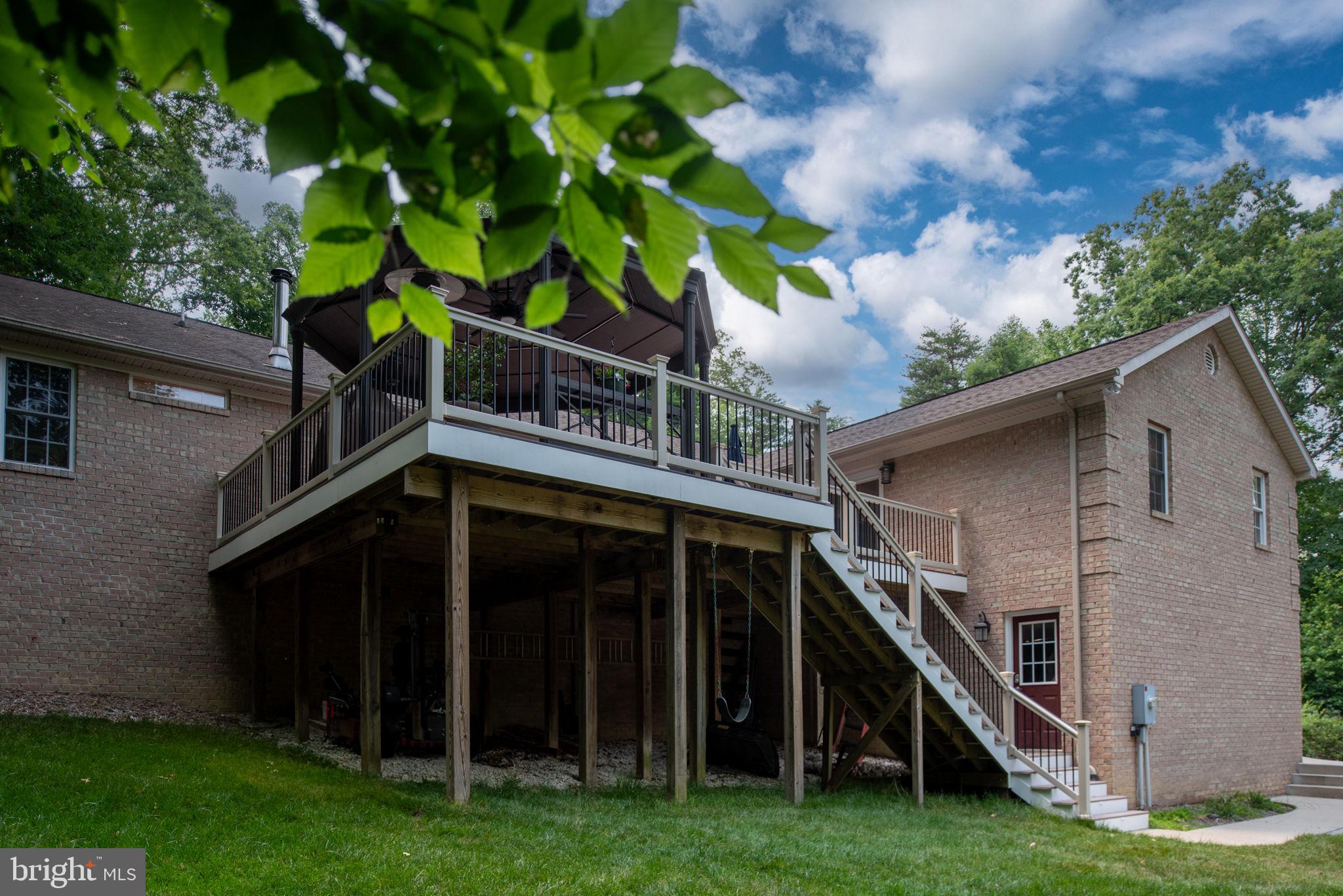 72 Forest Ln