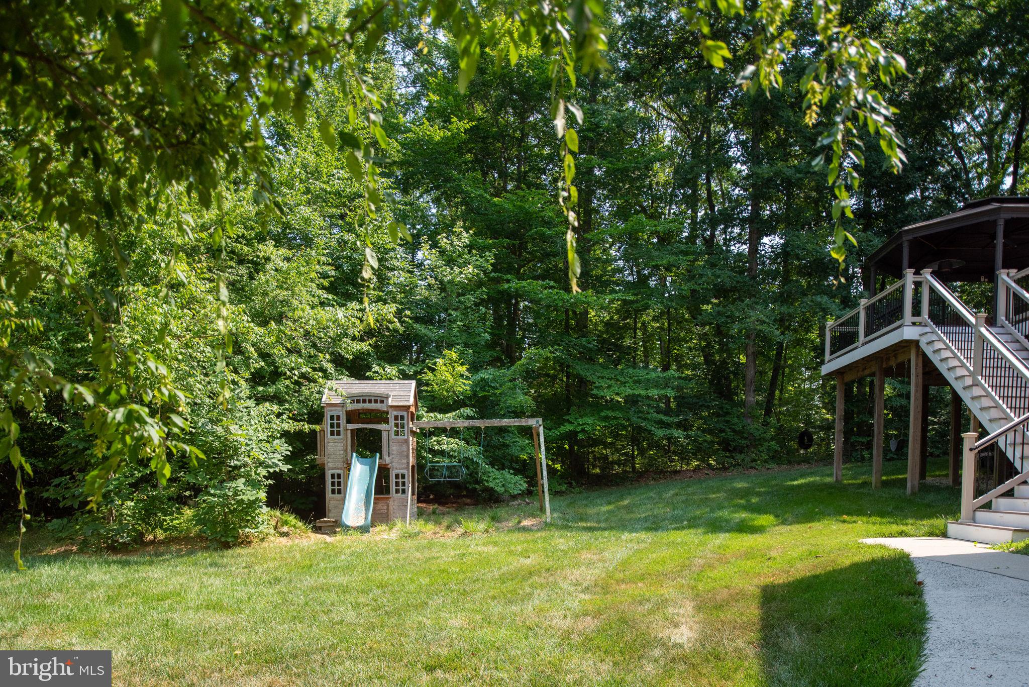 72 Forest Ln