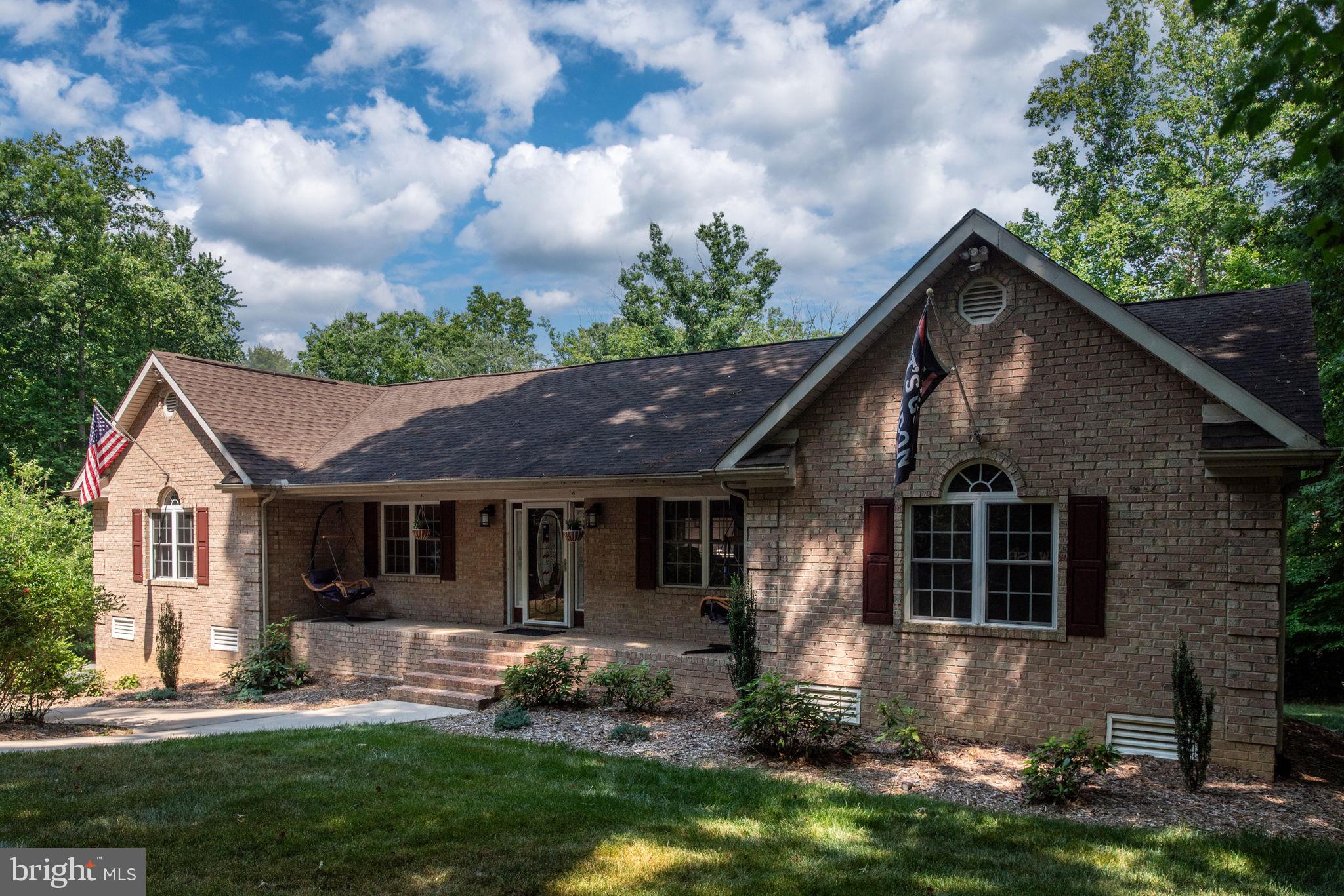 72 Forest Ln