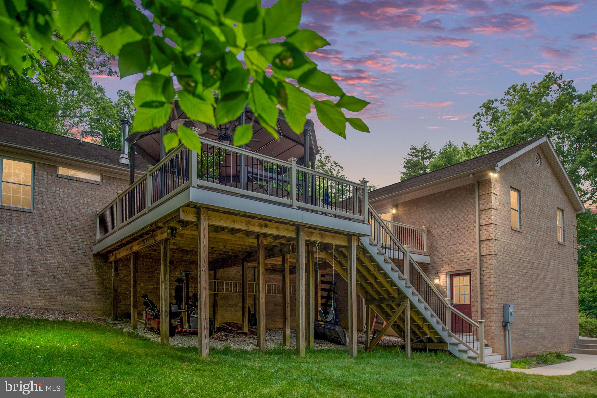 72 Forest Ln