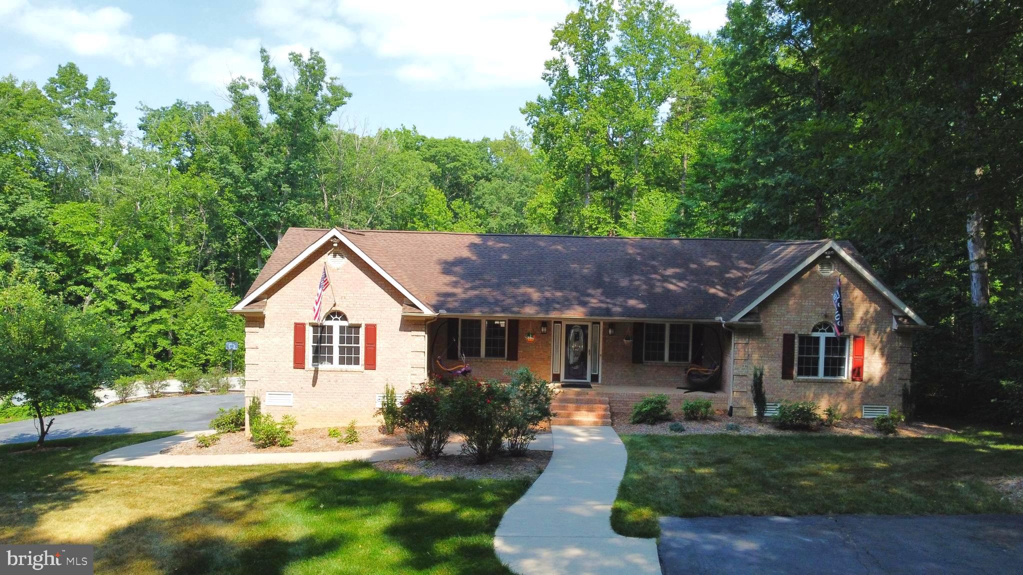 72 Forest Ln
