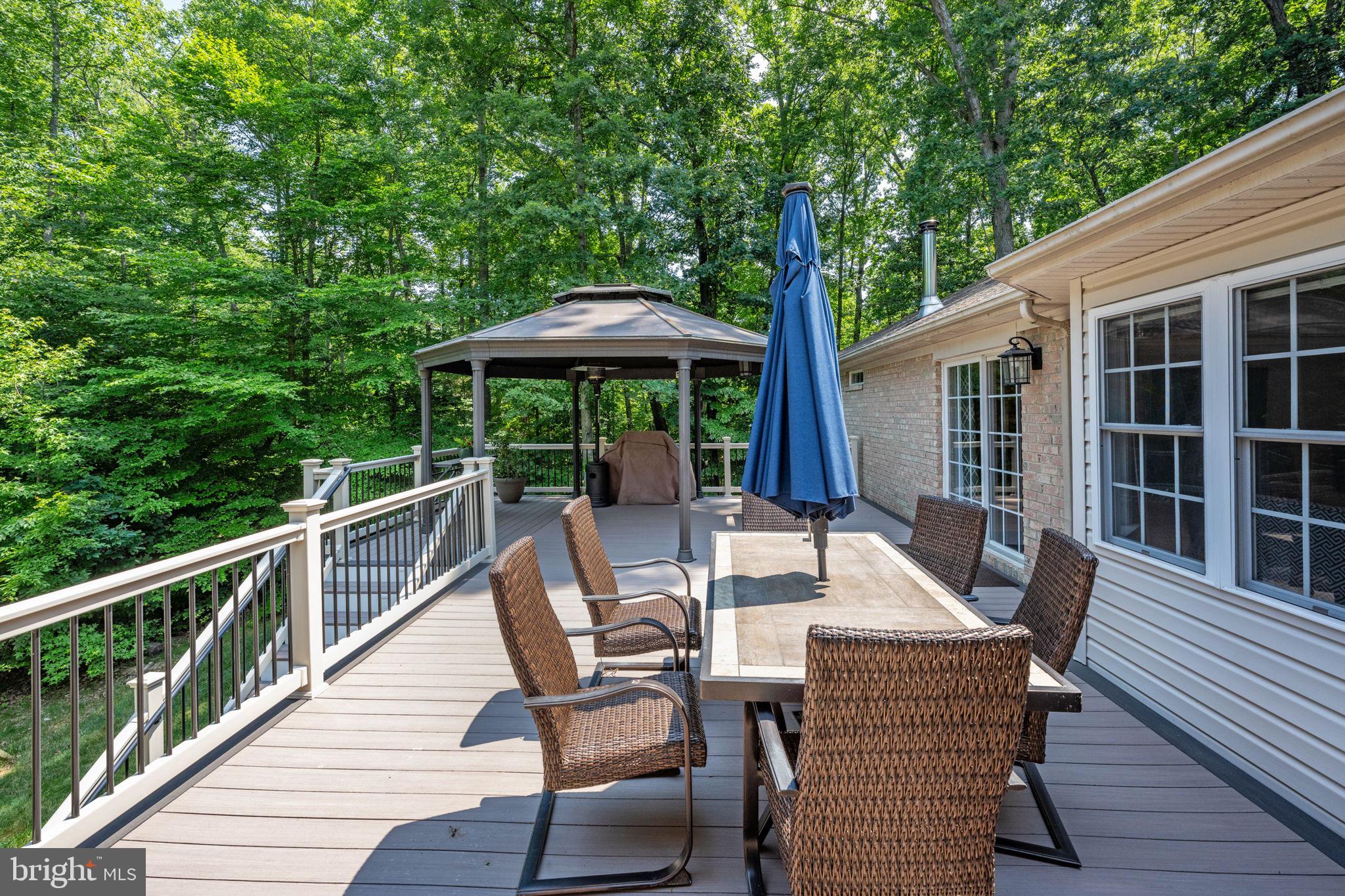 72 Forest Ln