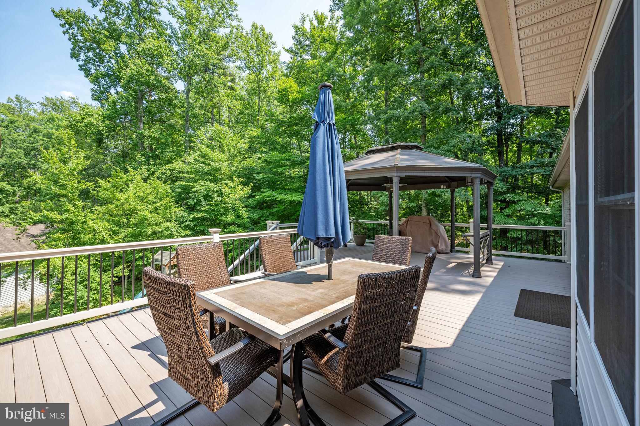 72 Forest Ln