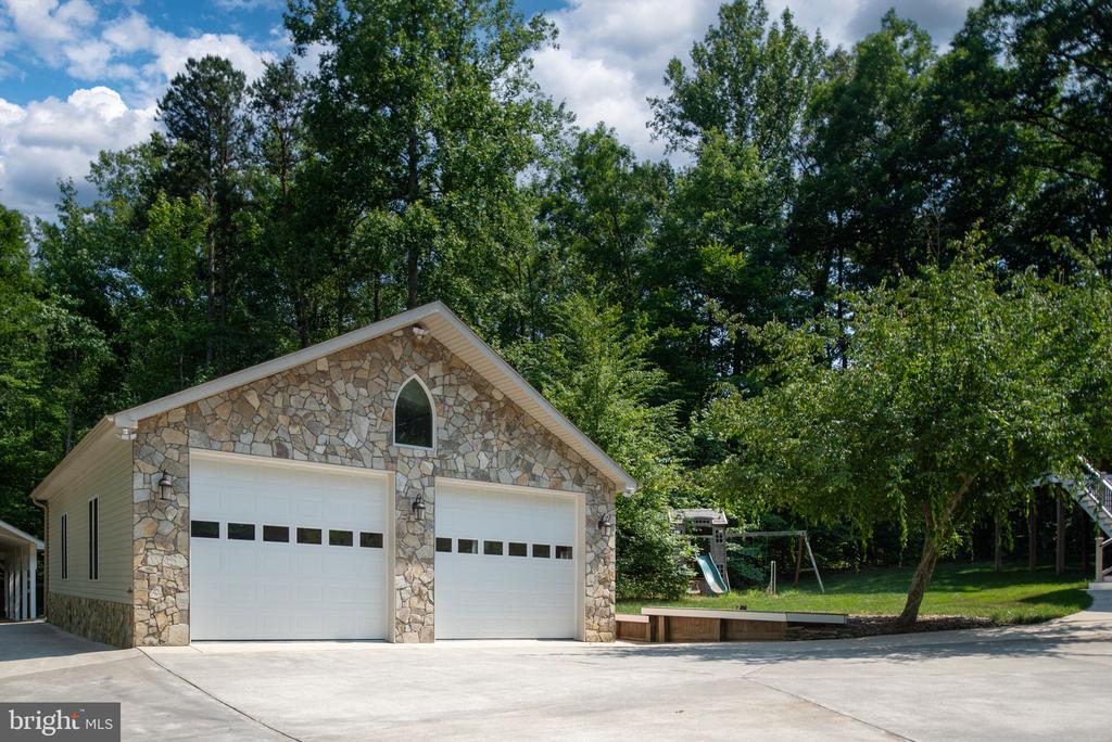 72 Forest Ln