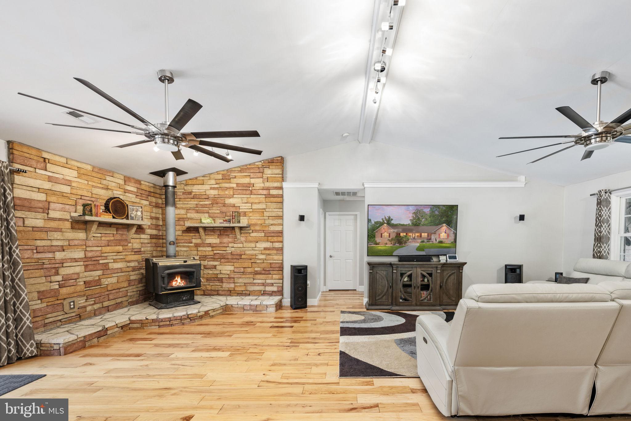 72 Forest Ln
