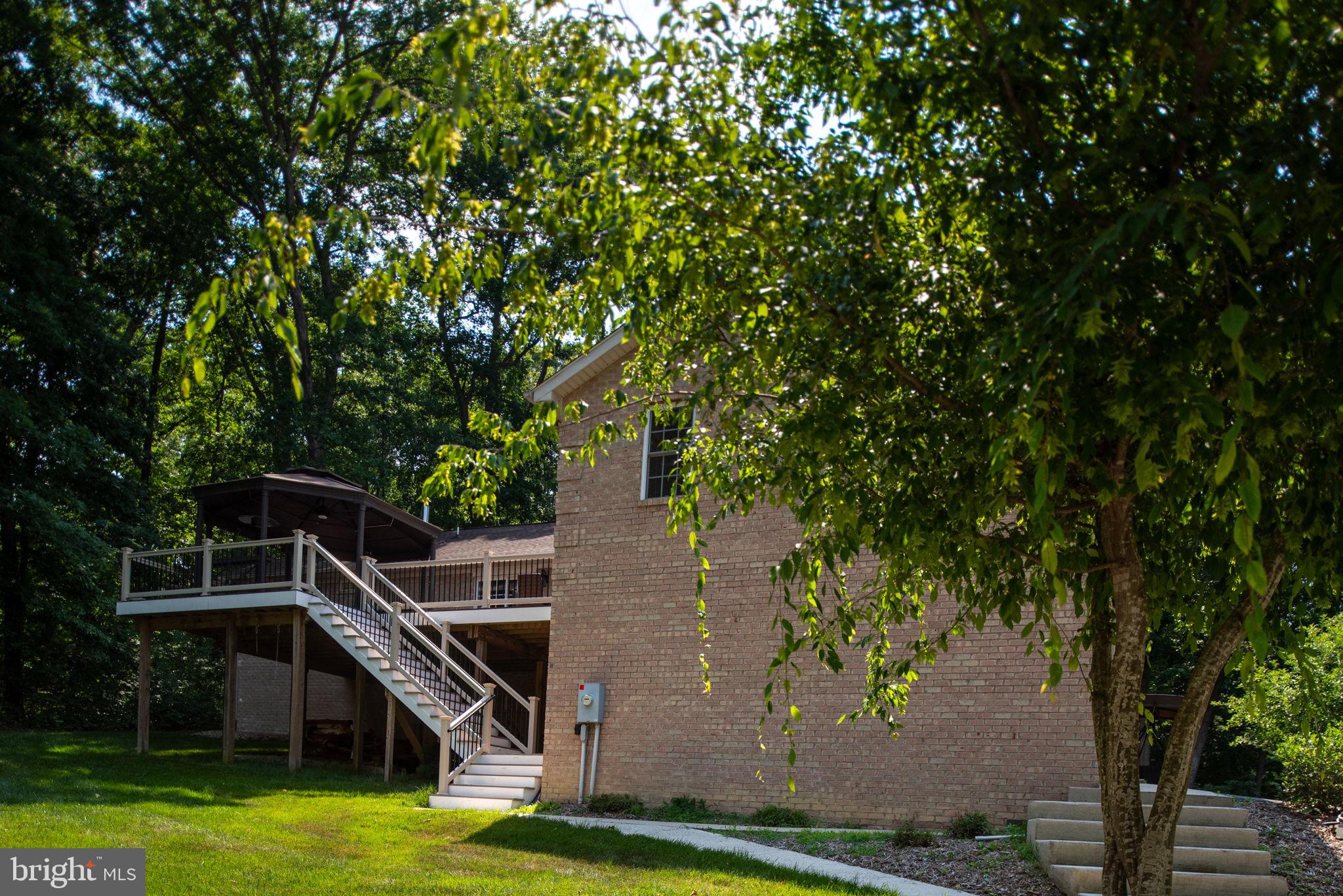 72 Forest Ln