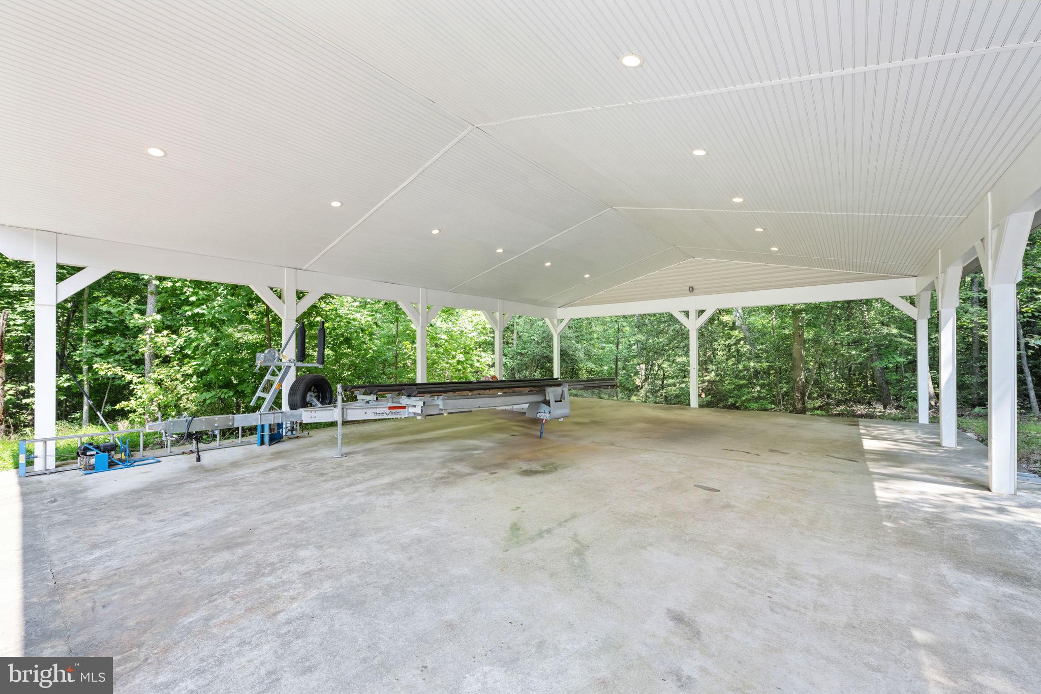 72 Forest Ln