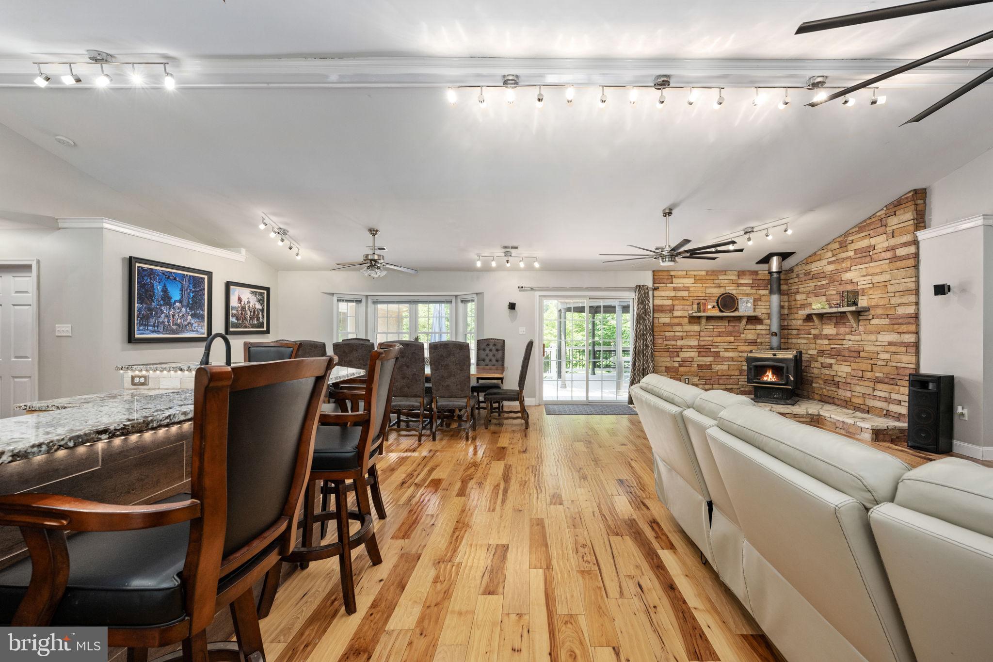 72 Forest Ln