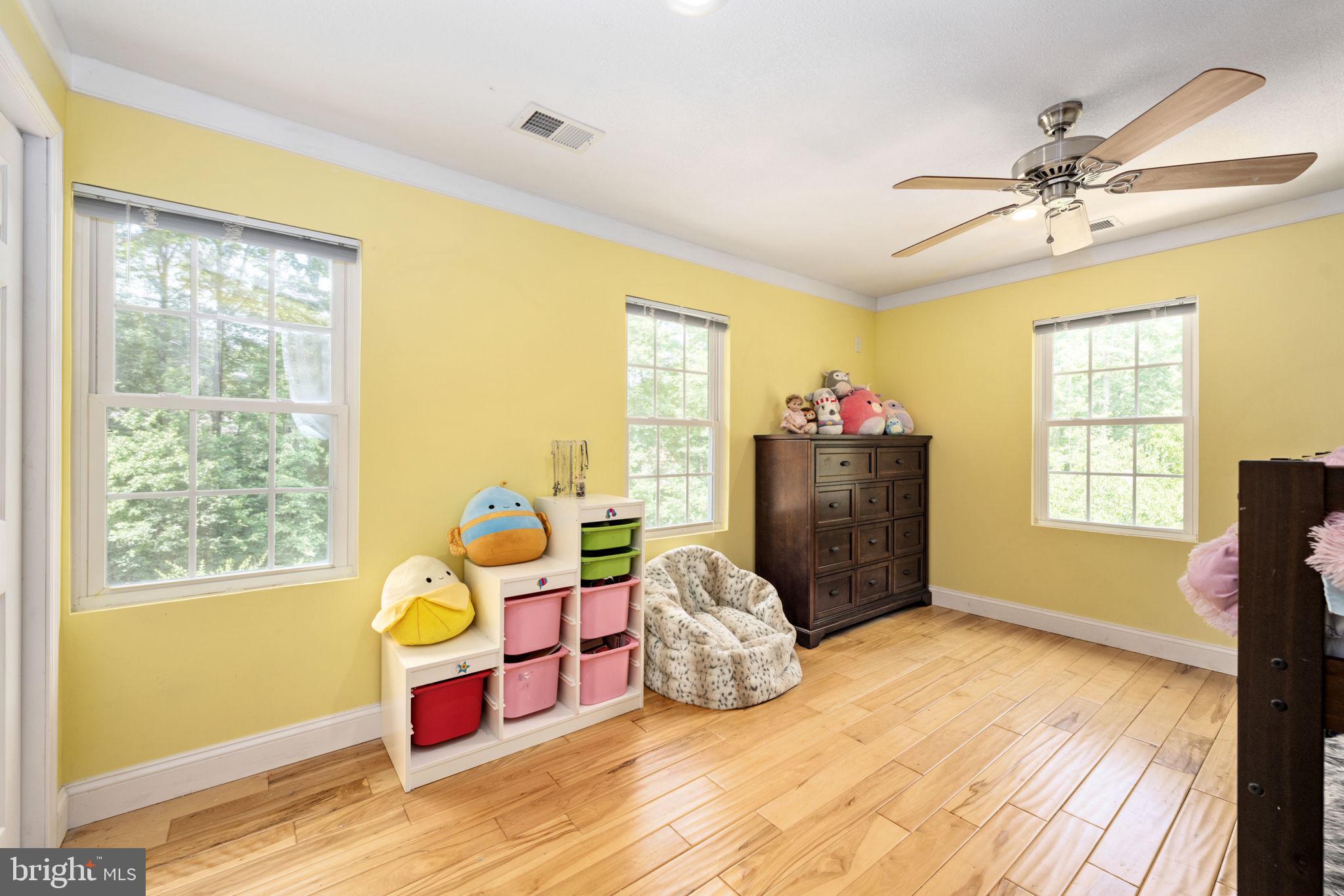 72 Forest Ln