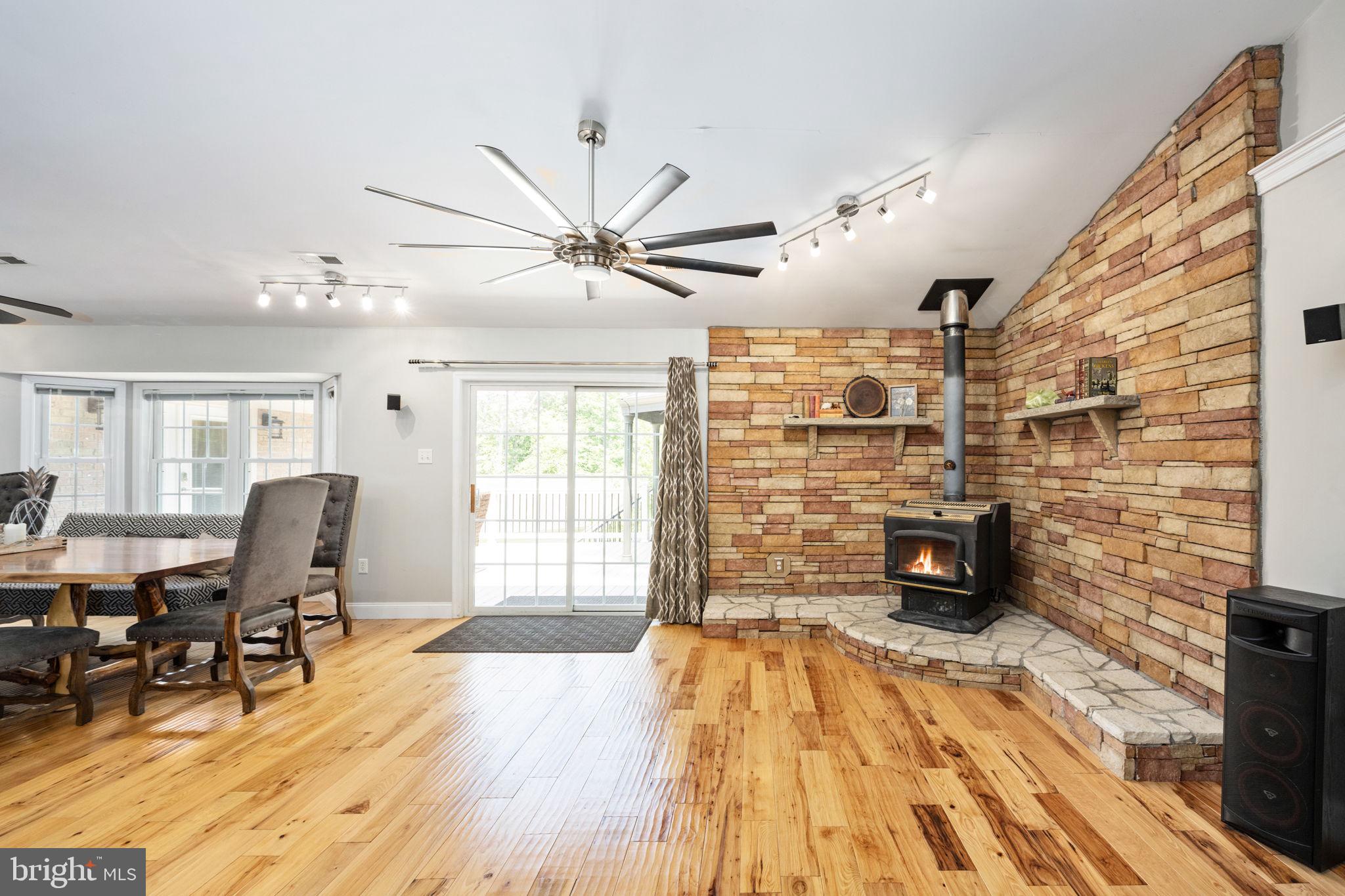 72 Forest Ln
