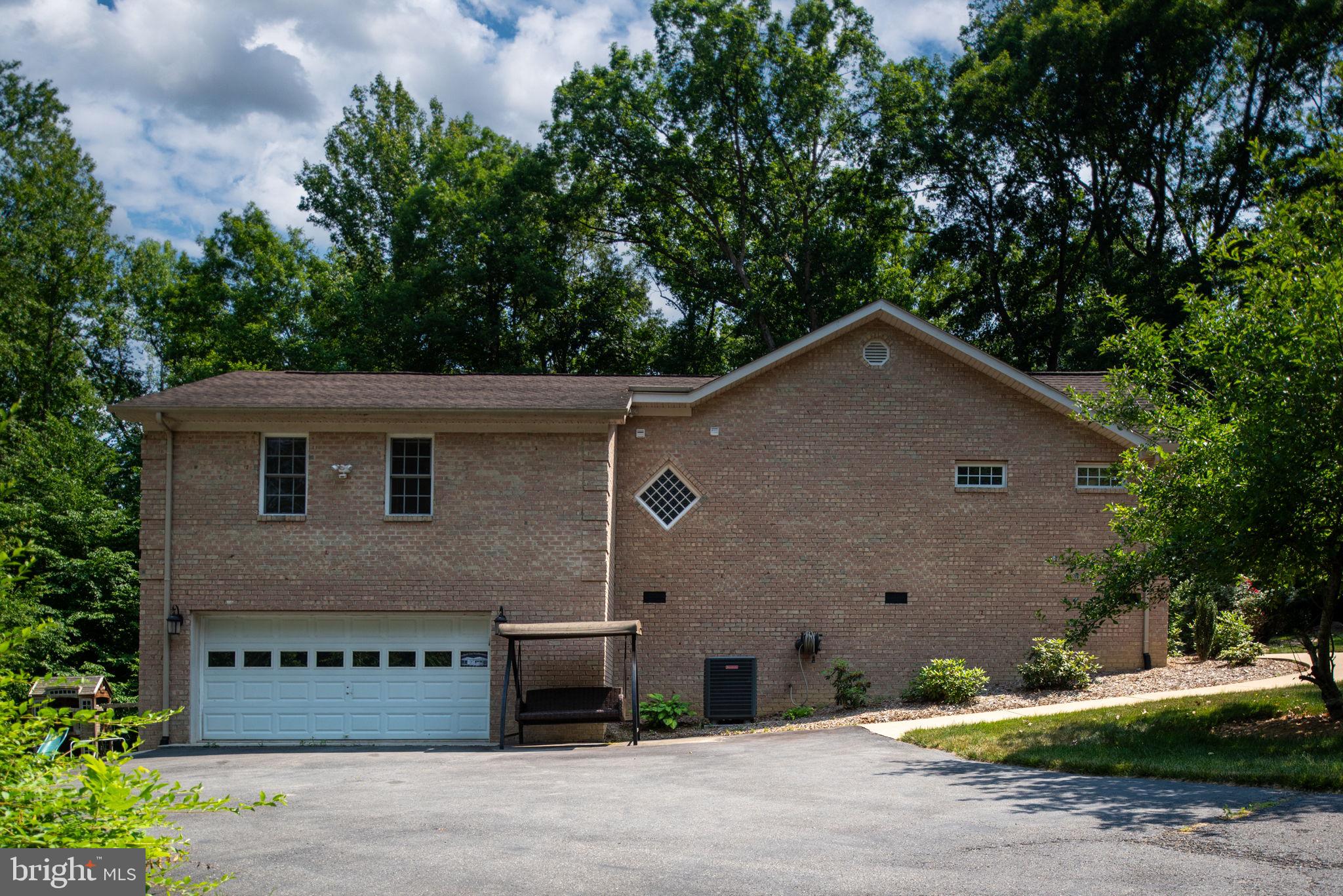 72 Forest Ln
