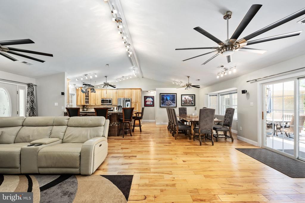 72 Forest Ln