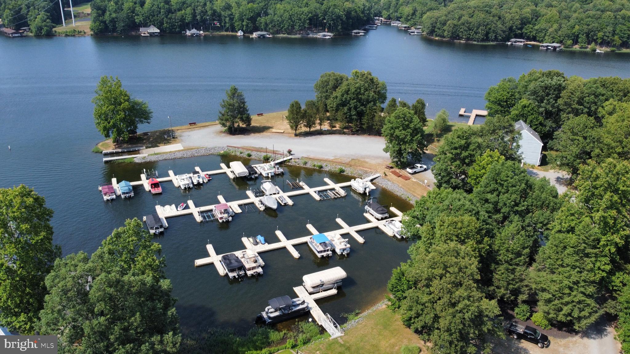 72 Forest Ln