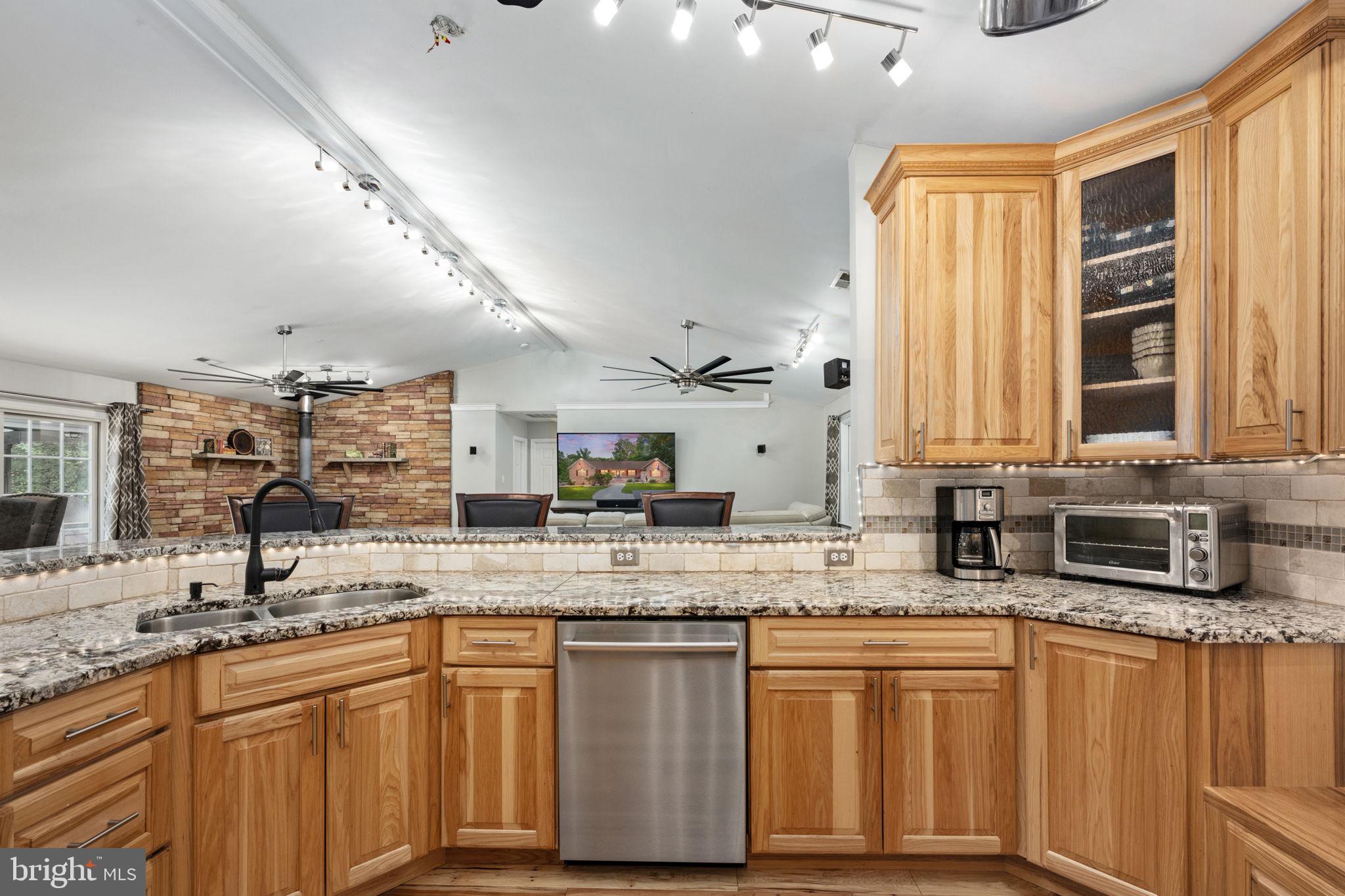 72 Forest Ln