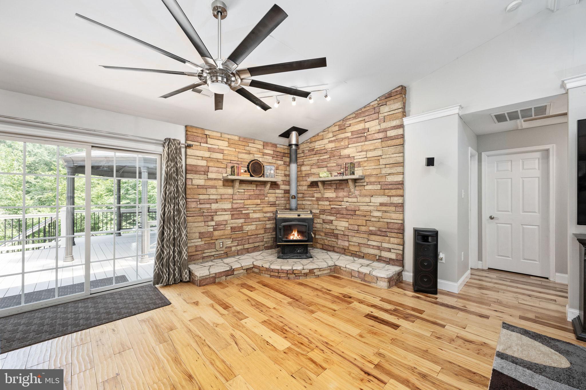 72 Forest Ln