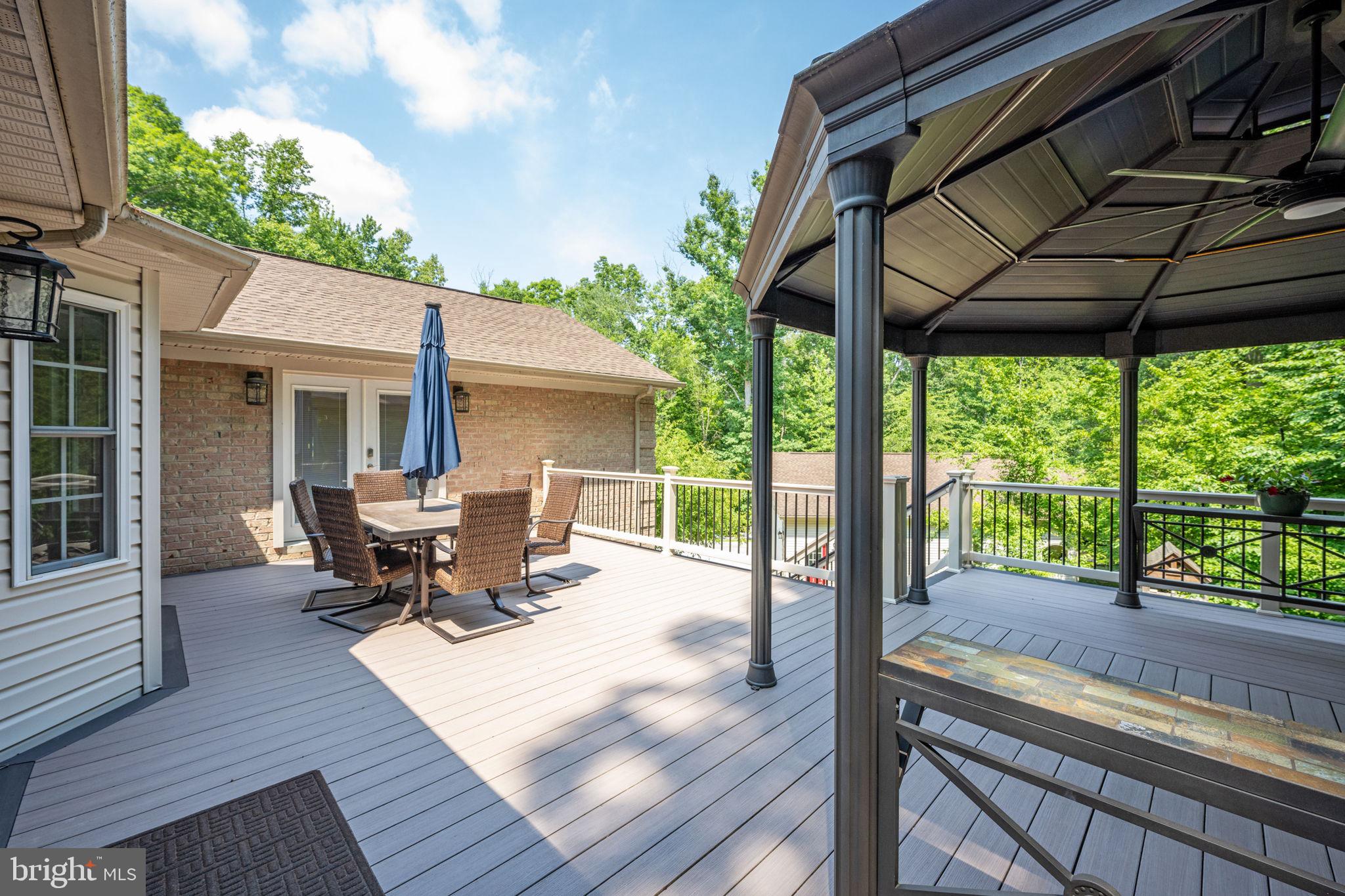 72 Forest Ln