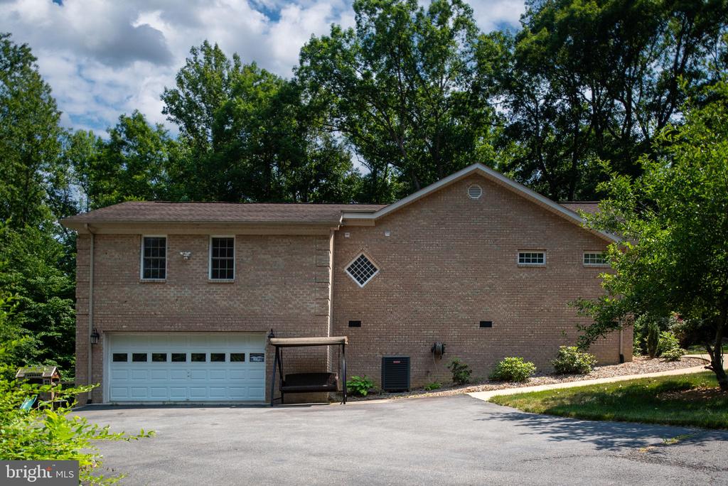 72 Forest Ln