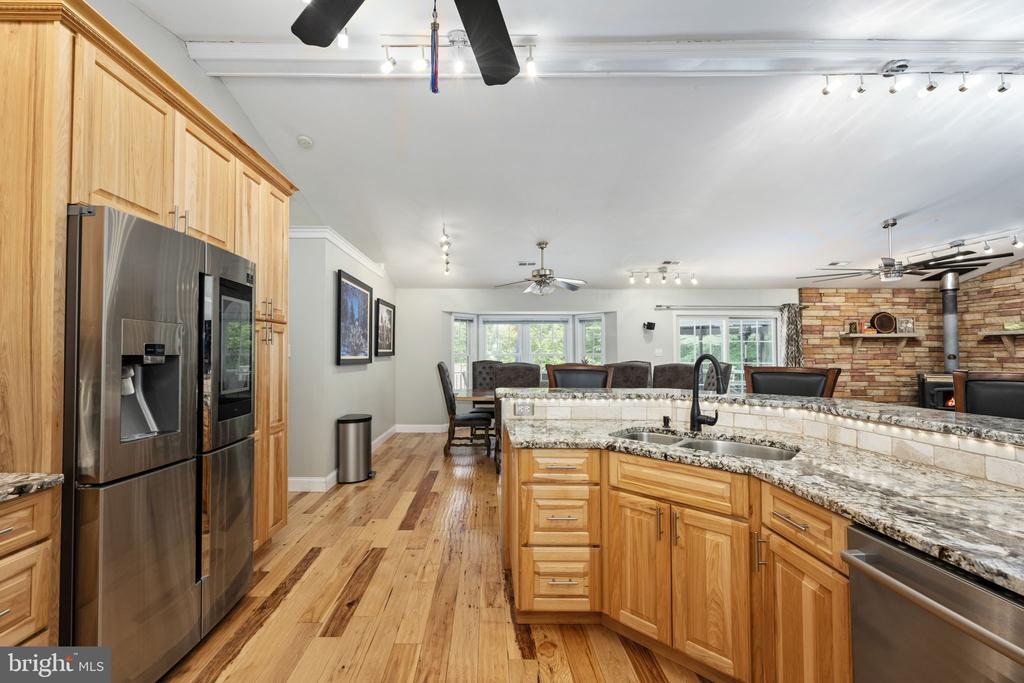 72 Forest Ln
