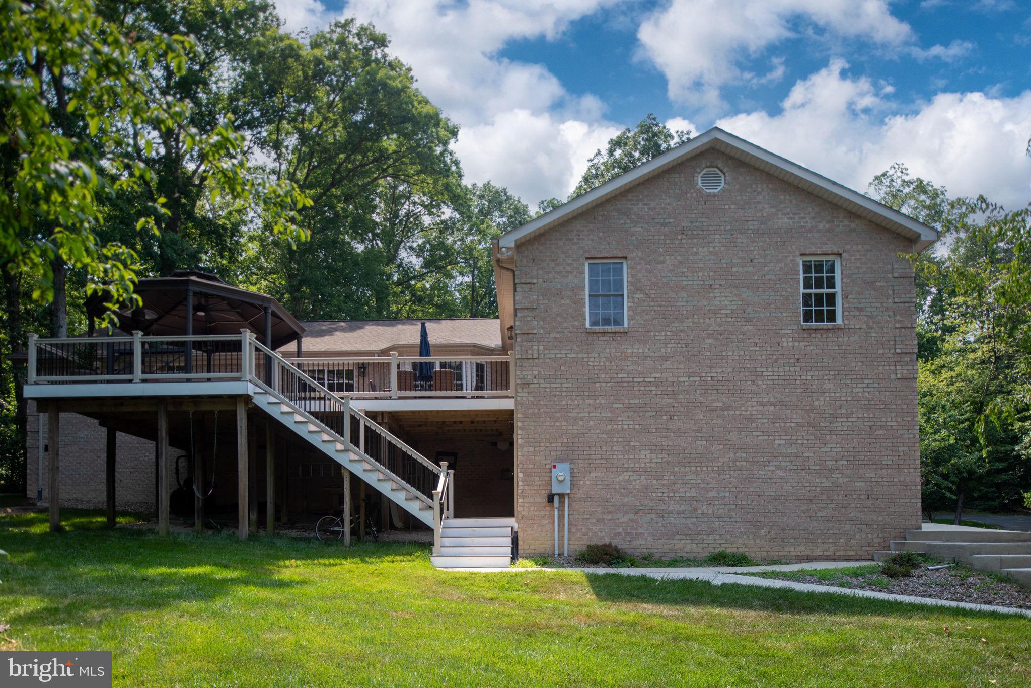 72 Forest Ln