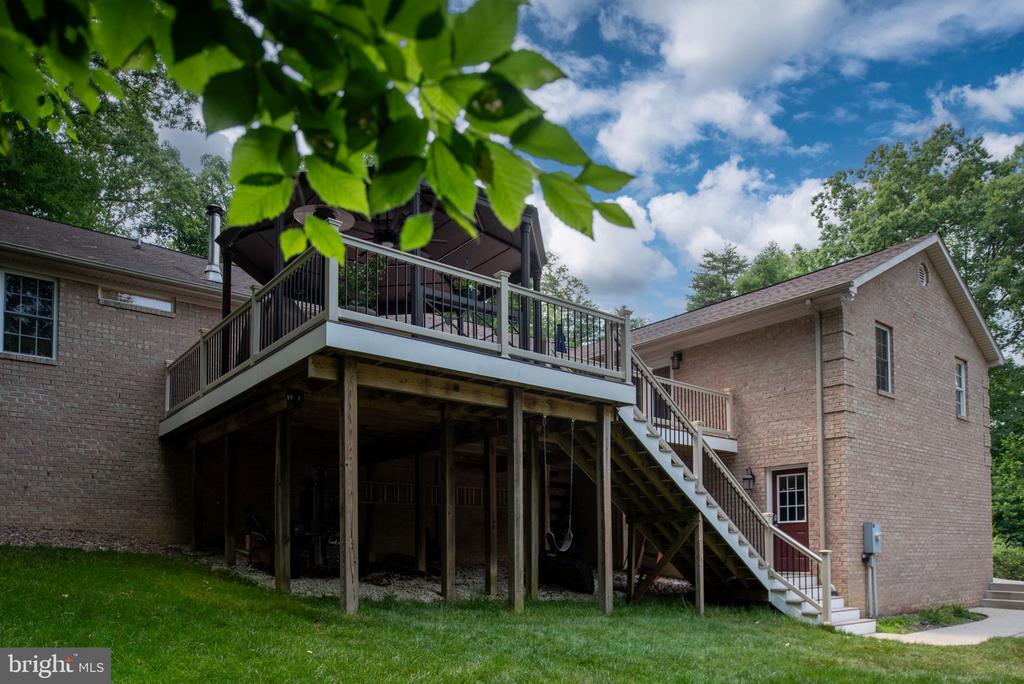 72 Forest Ln