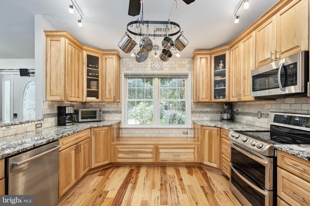 72 Forest Ln