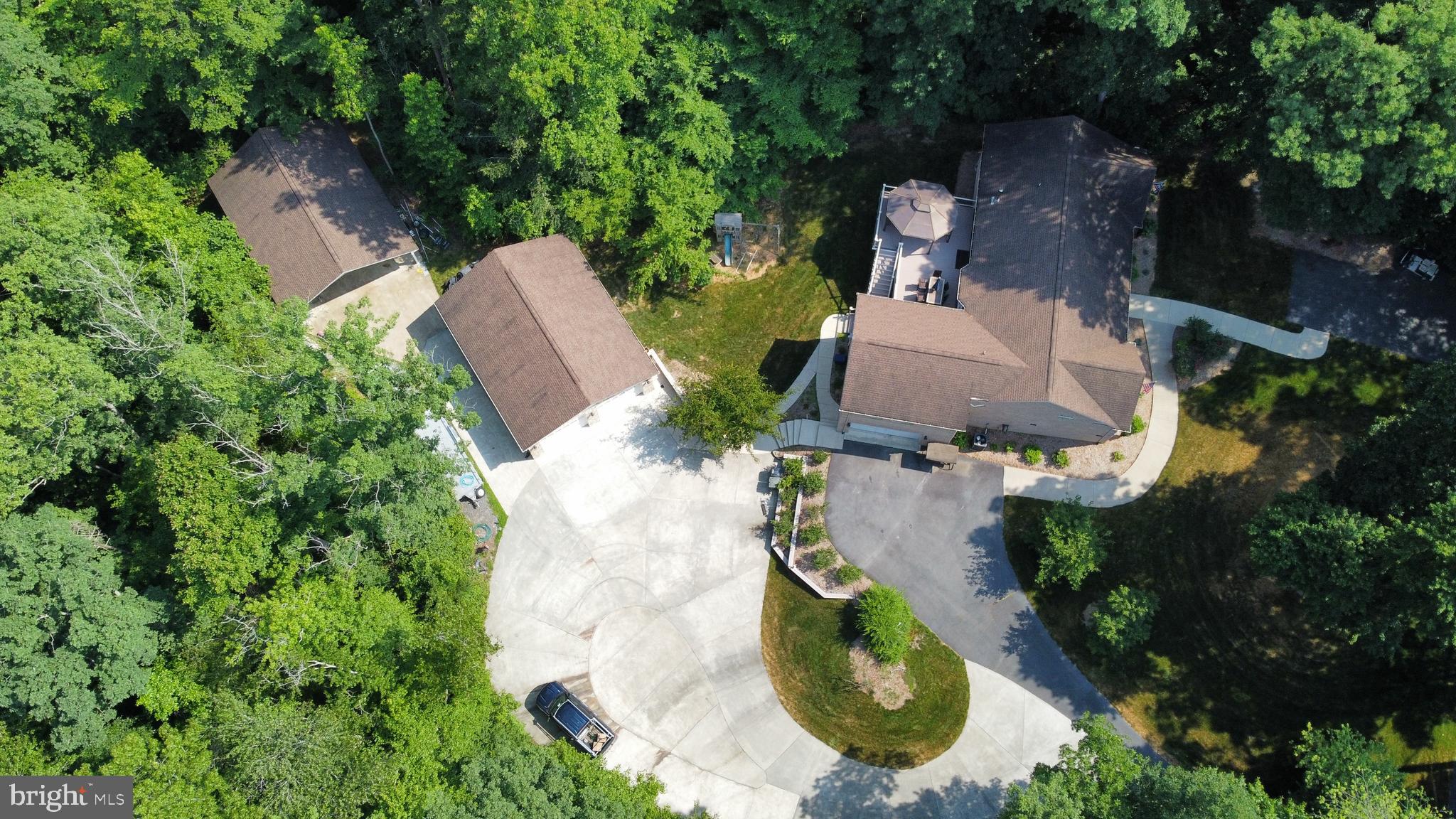 72 Forest Ln