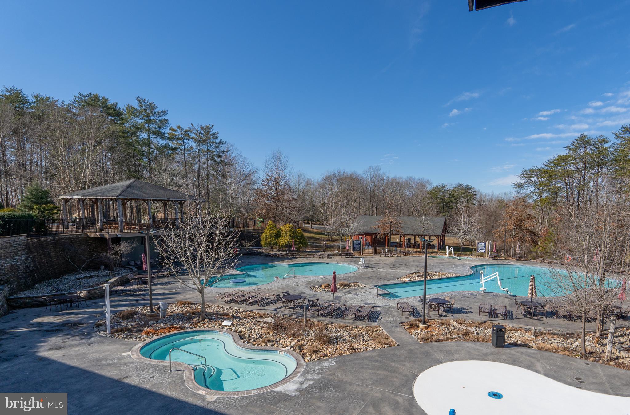 355 Pinehurst Dr