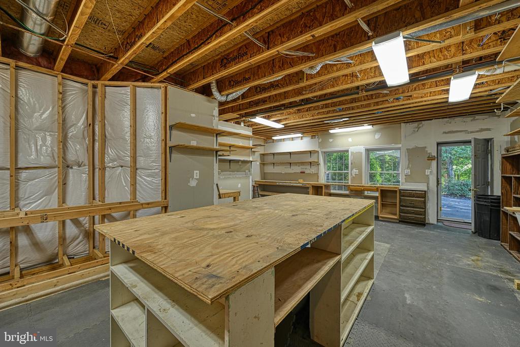 401 Laurelwood Dr