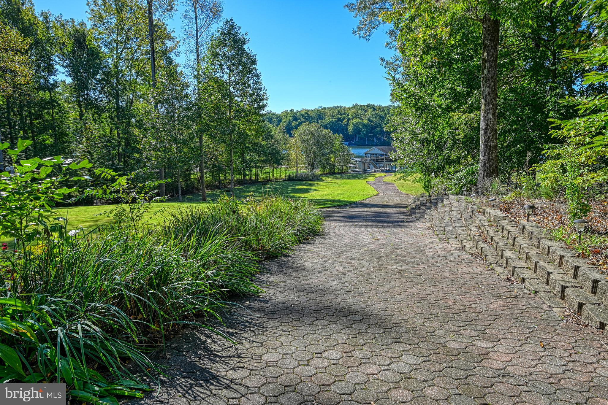 401 Laurelwood Dr