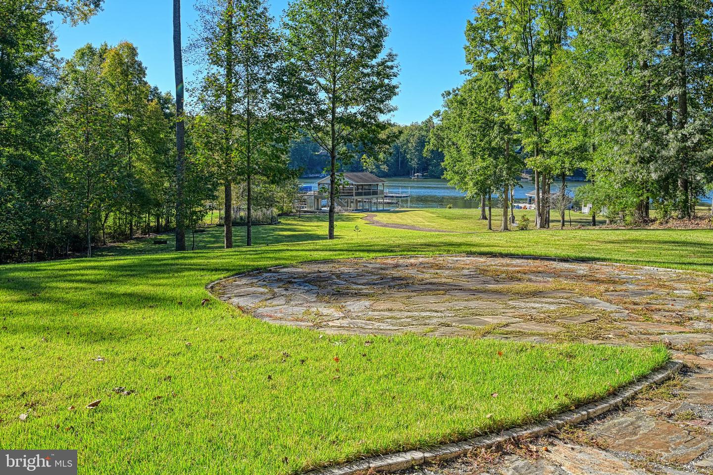 401 Laurelwood Dr
