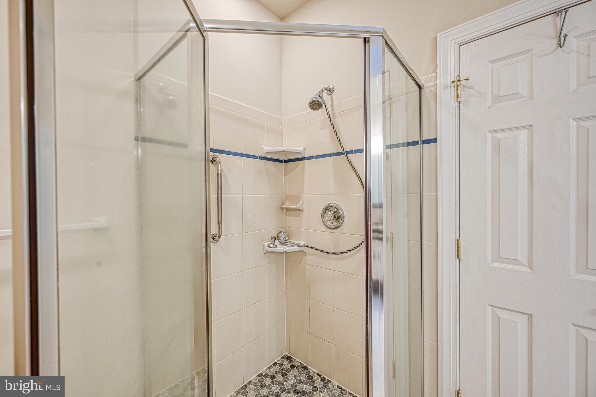 401 Laurelwood Dr