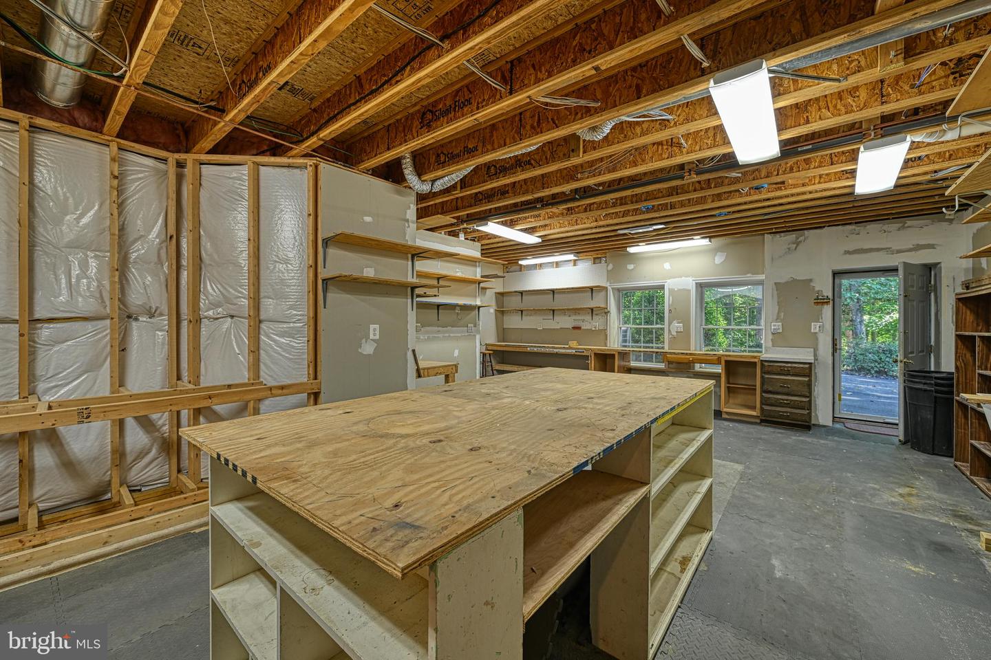 401 Laurelwood Dr