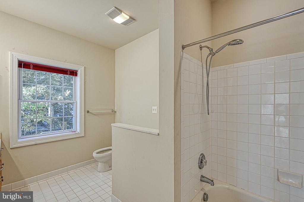 401 Laurelwood Dr