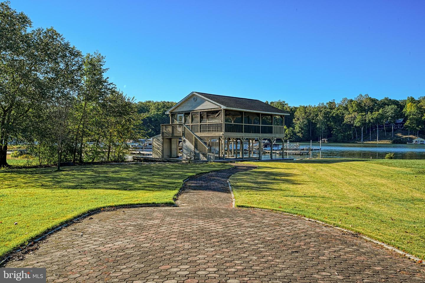 401 Laurelwood Dr
