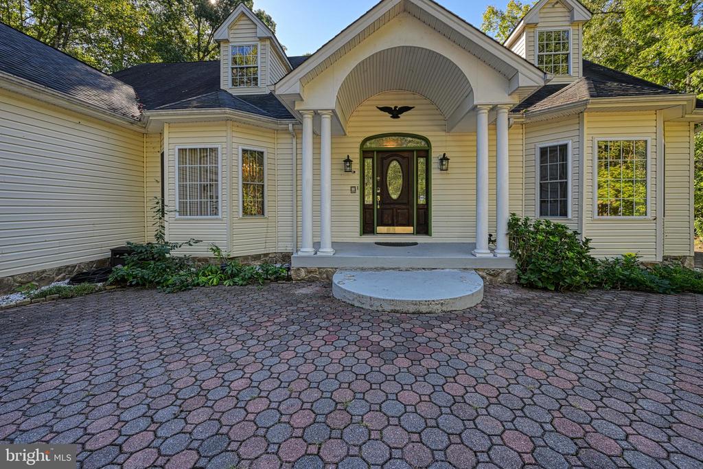 401 Laurelwood Dr