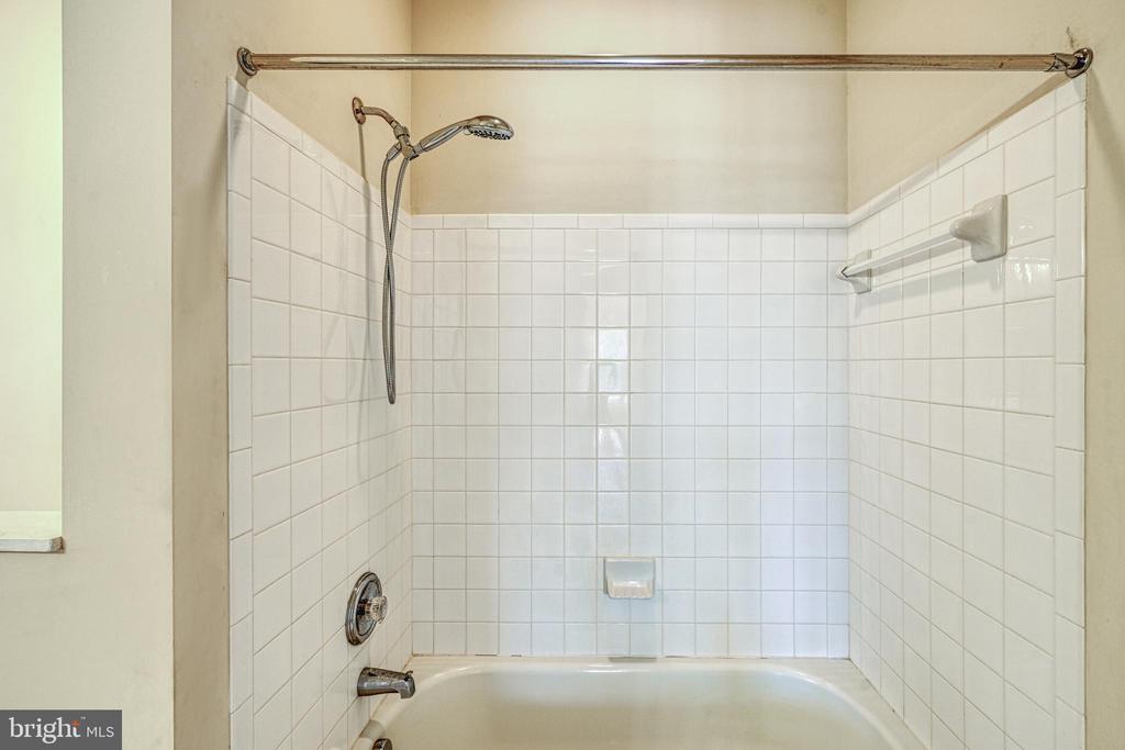 401 Laurelwood Dr