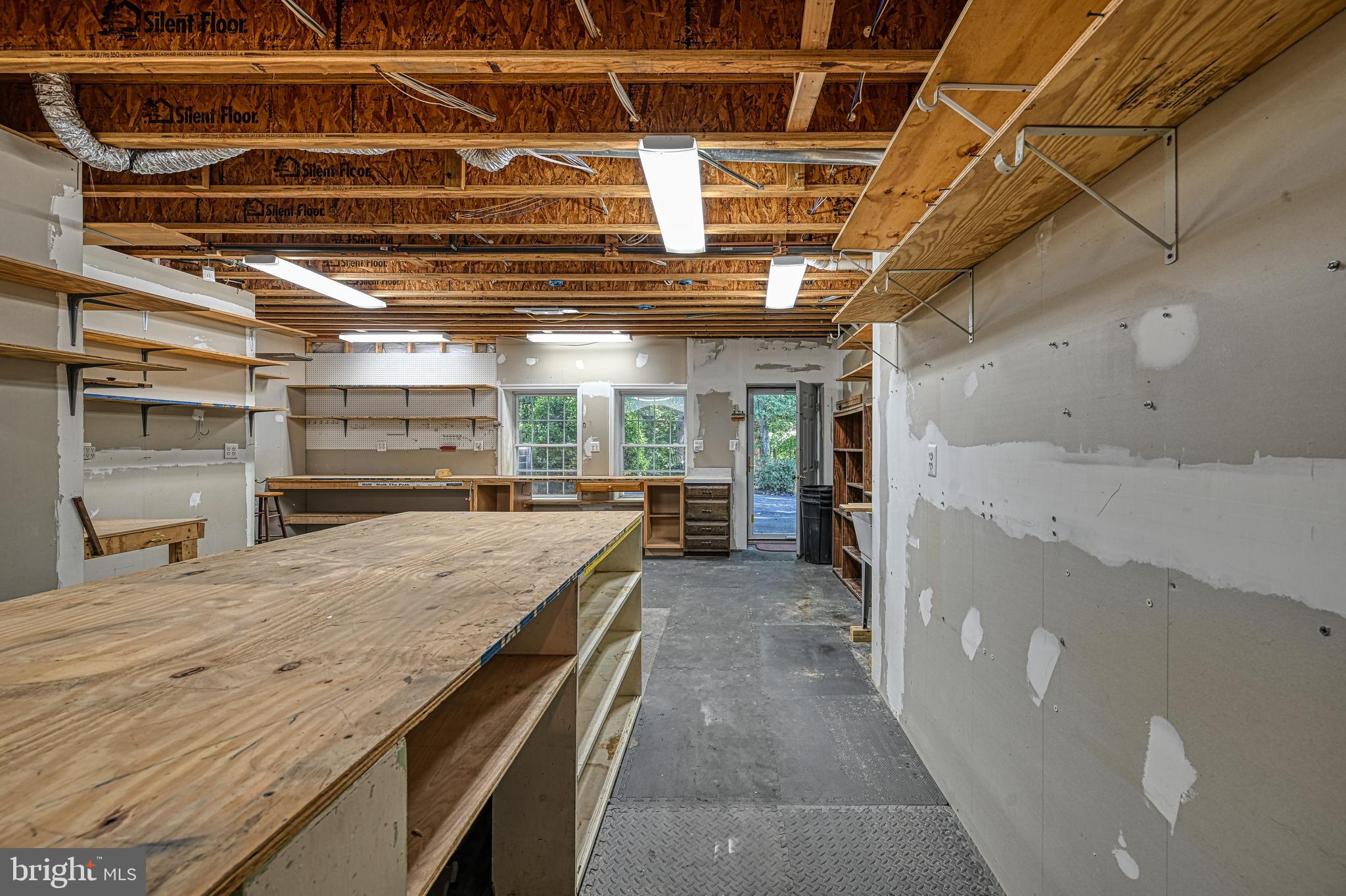 401 Laurelwood Dr