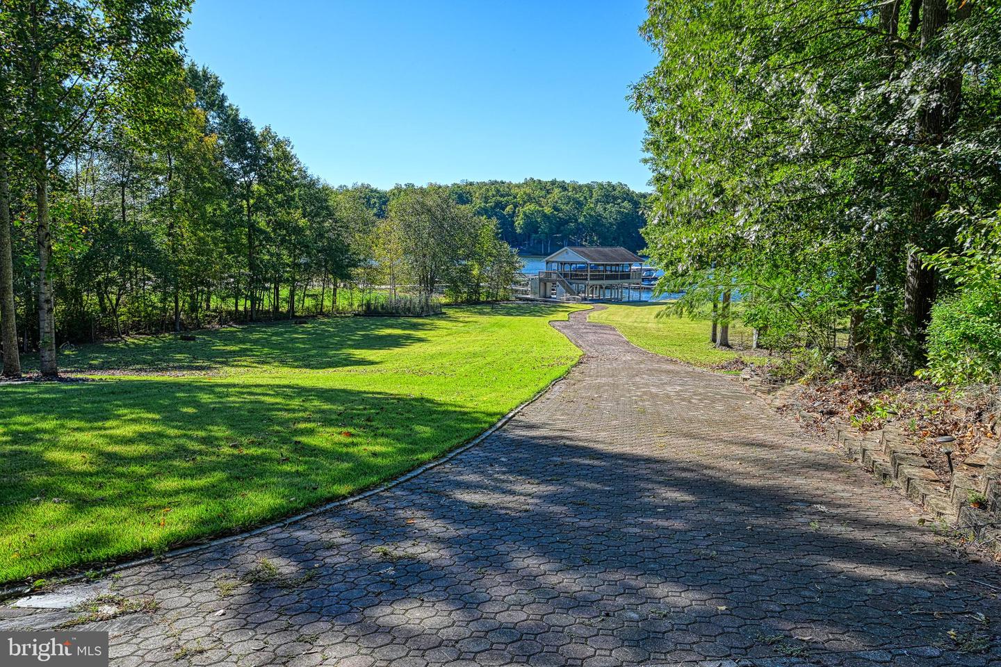 401 Laurelwood Dr