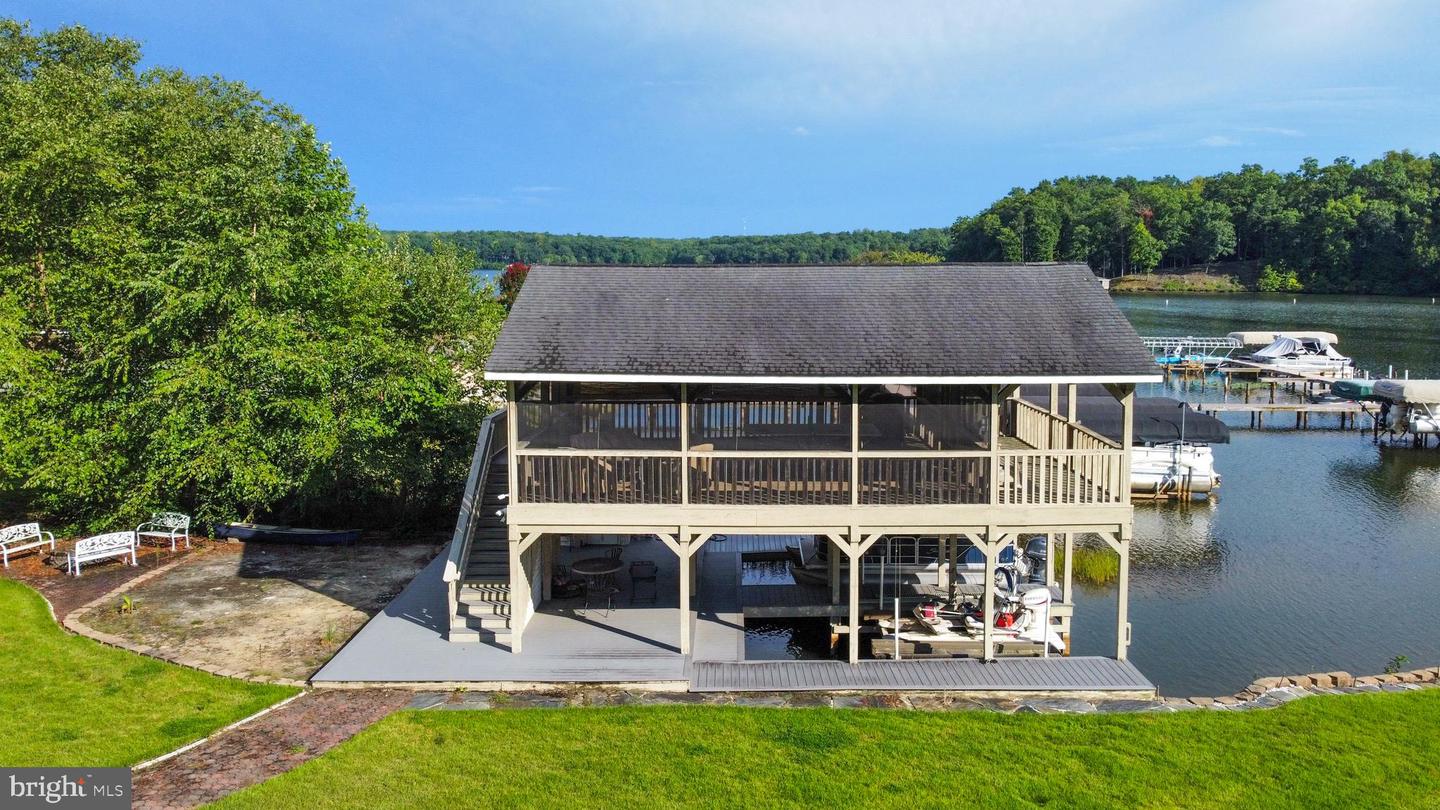 401 Laurelwood Dr