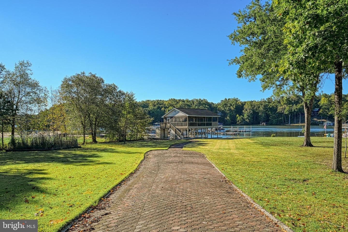 401 Laurelwood Dr