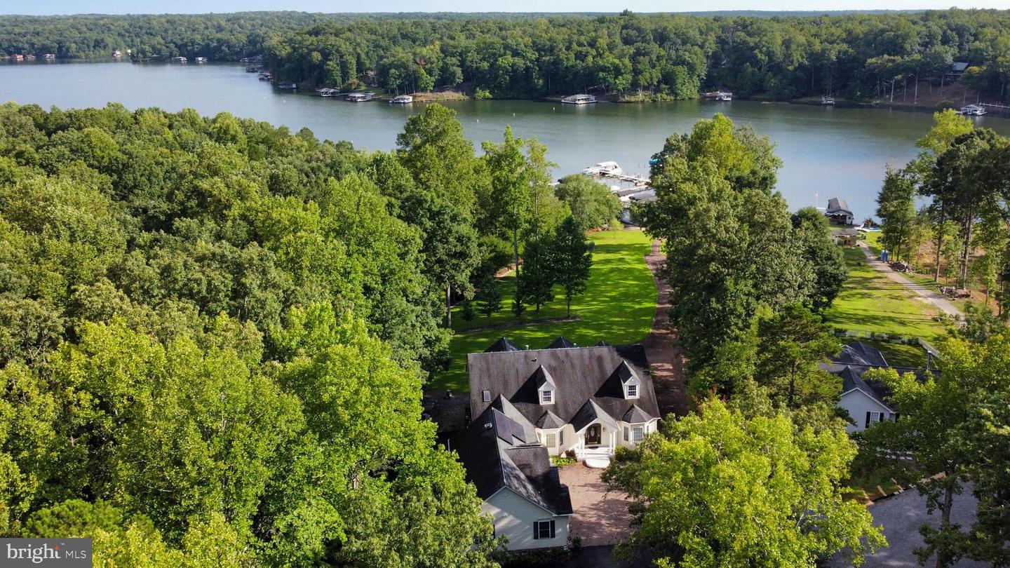 401 Laurelwood Dr