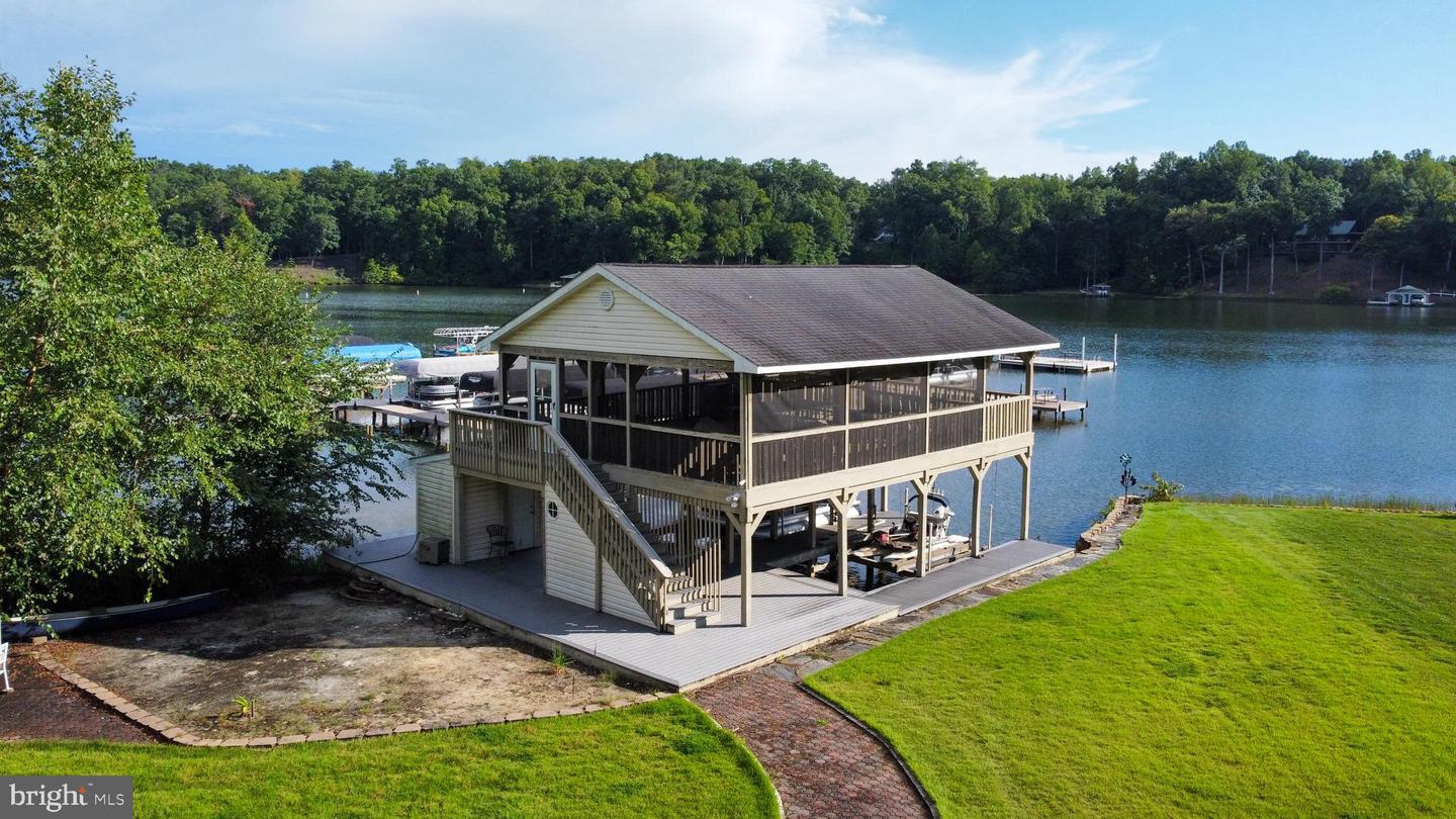 401 Laurelwood Dr