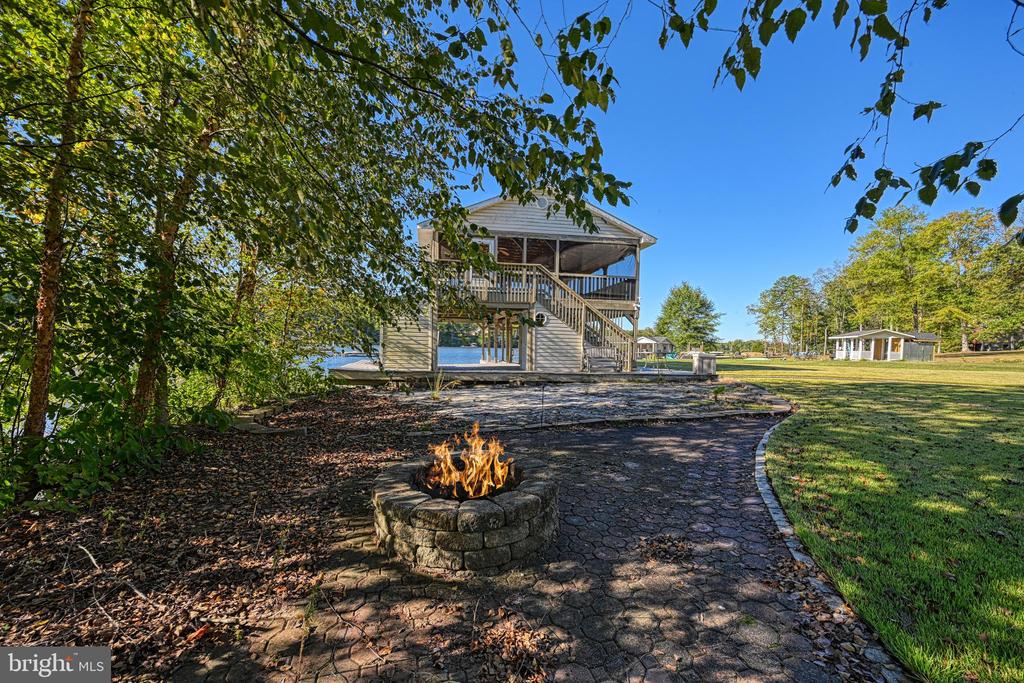 401 Laurelwood Dr